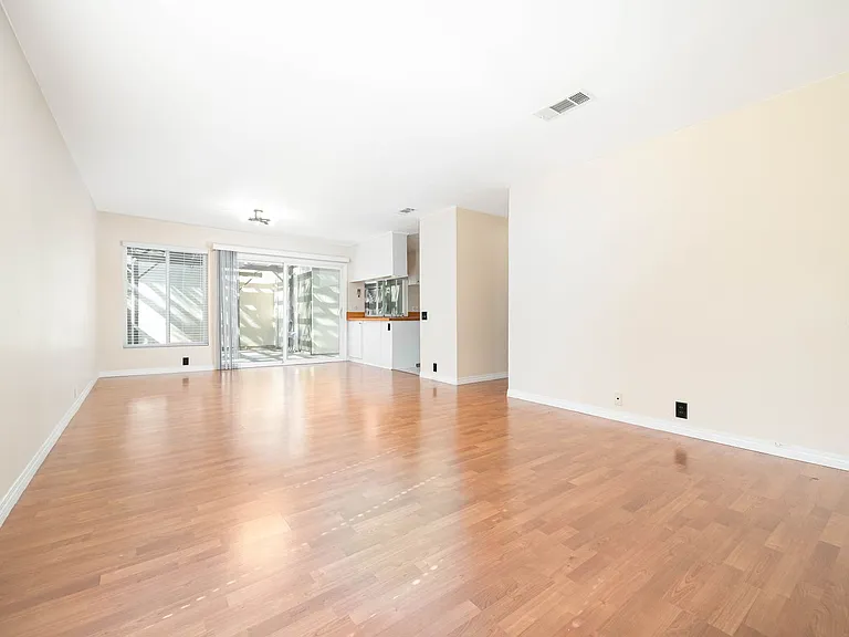 10536 Greenford Dr — Photo 4