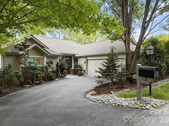 3rd image of 8 Spring Ridge Ln