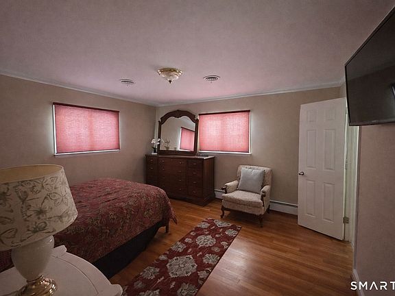 4th image of 13 Hill Farm Road