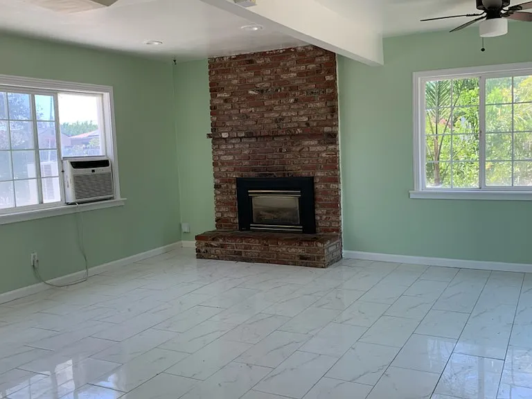 2600 Victoria Dr — Photo 3