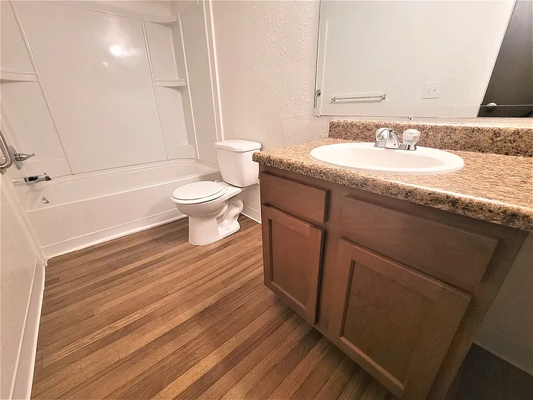 Windsor Place Apartments — Photo 101