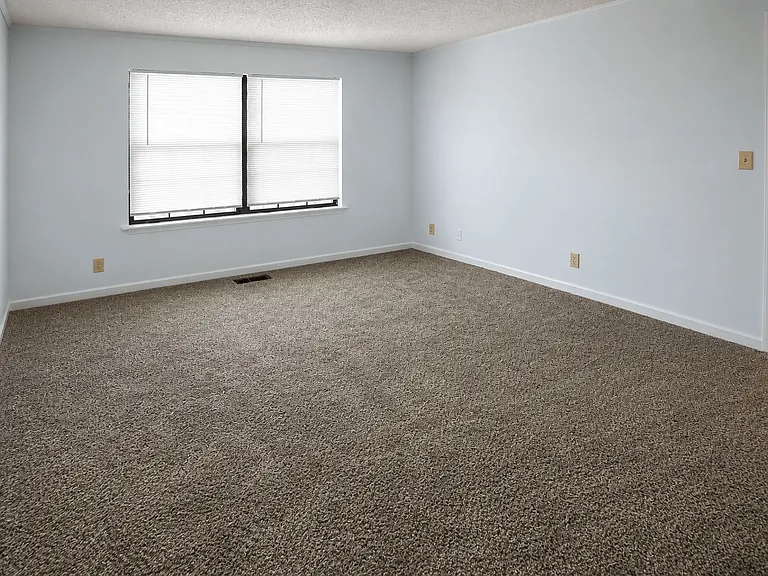 Coach House Apartments — Photo 36