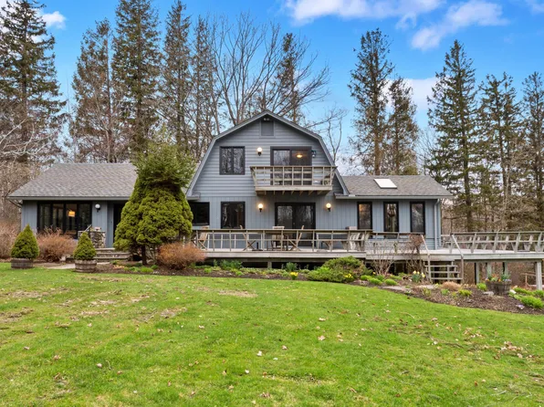 9 West St, Mount Washington, MA 01258