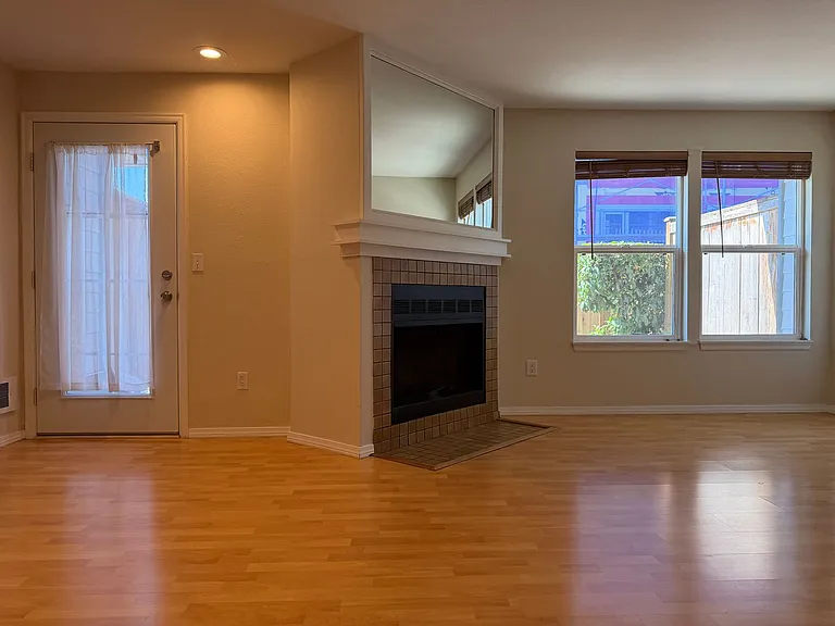 10001 NE 12th St #116 — Photo 10