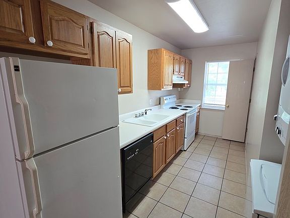 4th image of 822 N El Paso Ave APT C
