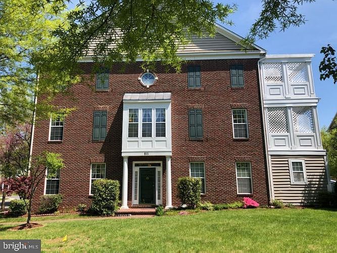1st image of 615 Crooked Creek Dr