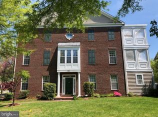 615 Crooked Creek Dr, Rockville, MD 20850