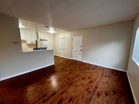 3rd image of 861 N Washington Pl APT 7