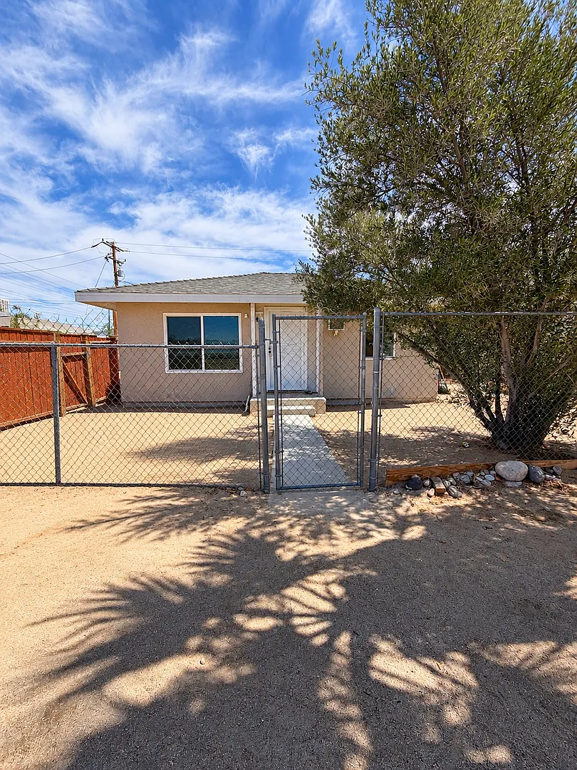 6403 East Court (FRONT) — Photo 1