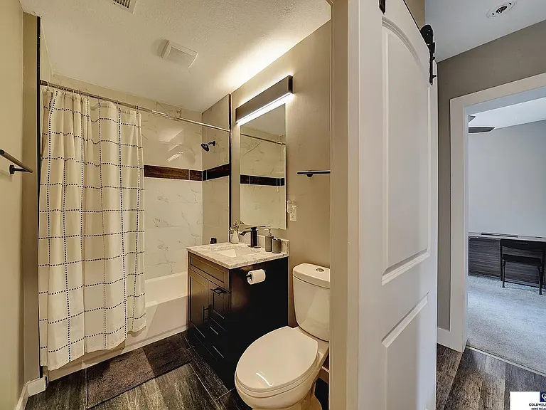 1836 H St #2 — Photo 7