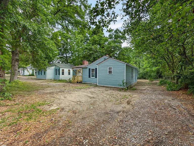 2218 Holt Dr — Photo 2