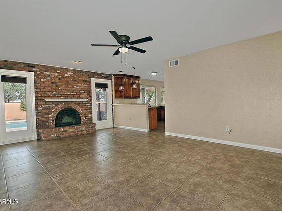 4th image of 1938 E DIAMOND Drive