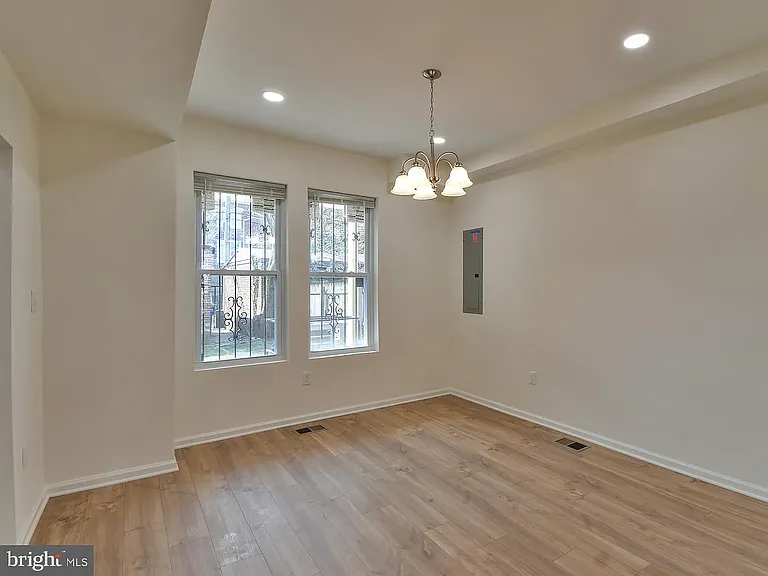 1727 E 33rd St #1 — Photo 21