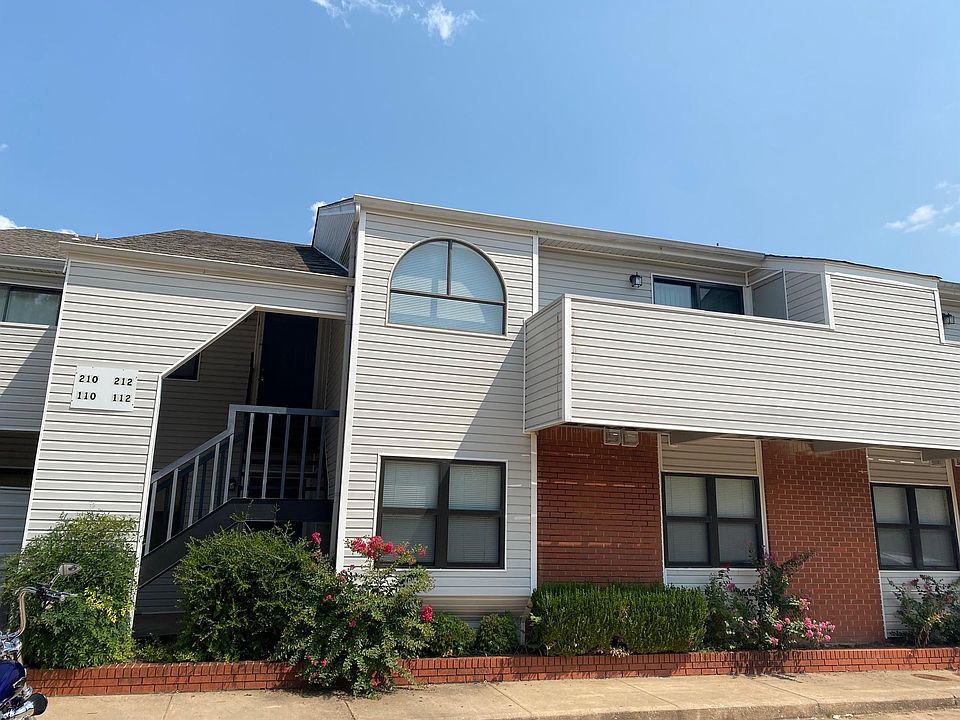 1st image of 1932 E Lindsey St APT 212