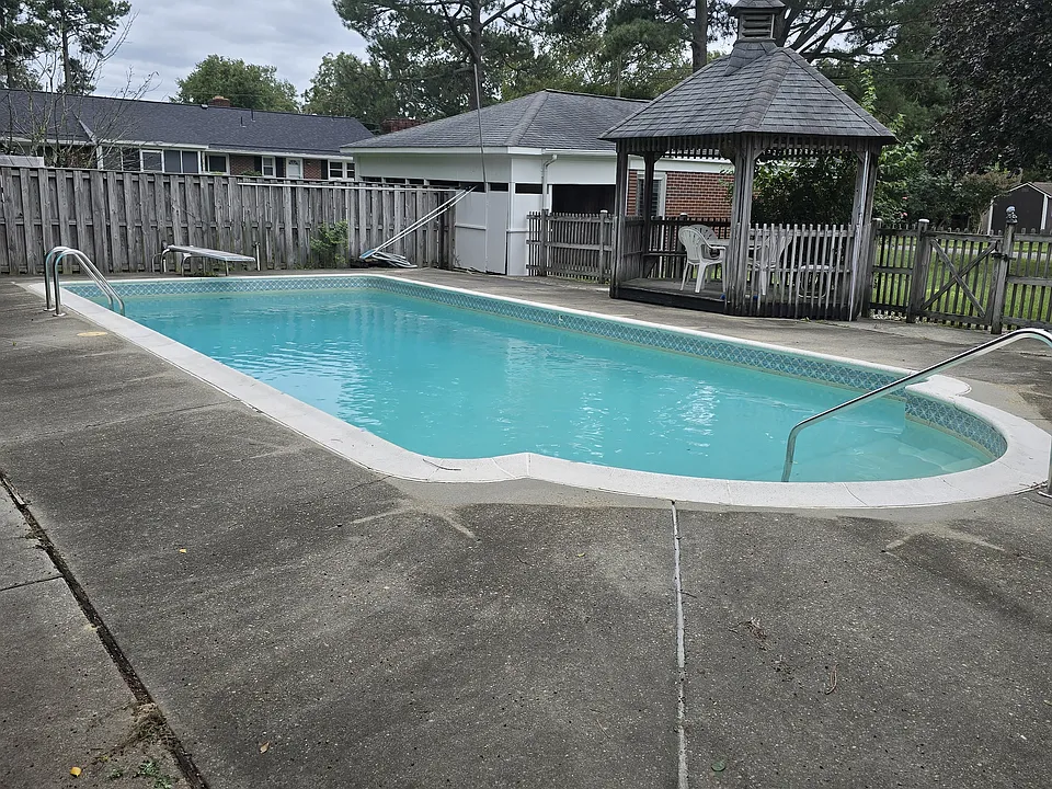 108 Stonehurst Rd