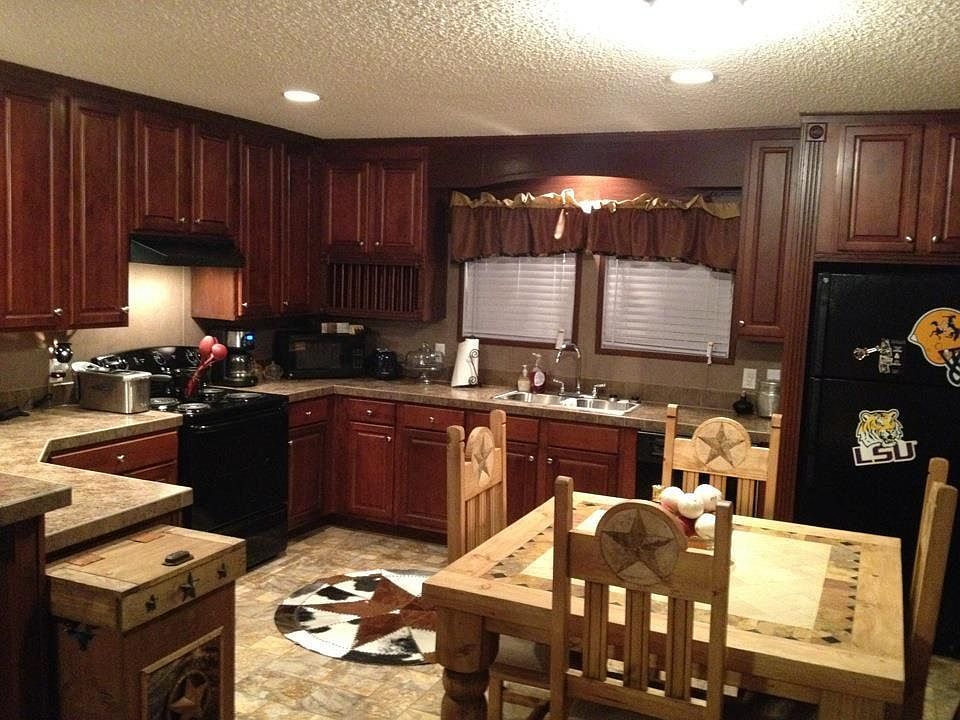 2nd image of 385 Sandringham