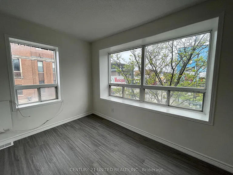 174.5 Hunter St W #9 — Photo 8