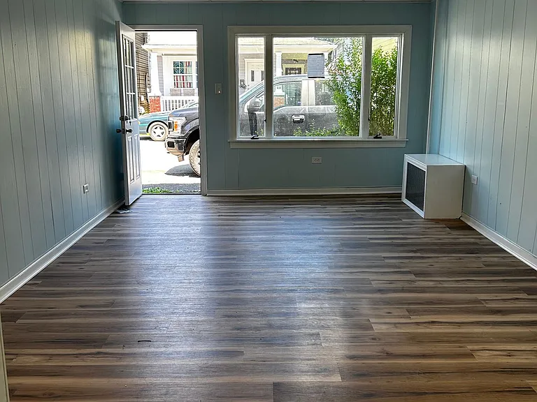 305 Jackson St — Photo 8