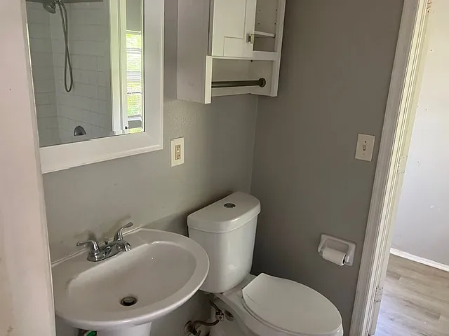 513 Kirkwood Ter N — Photo 5