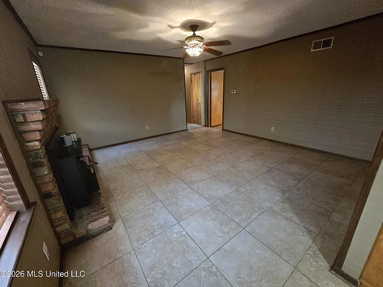 8209 Claiborne Dr — Photo 7