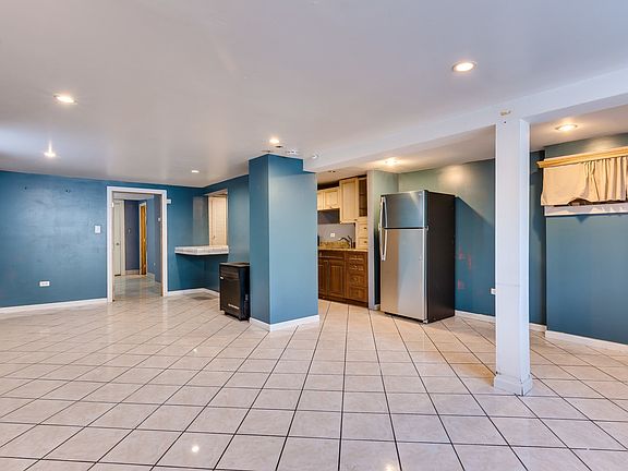 3rd image of 1739 N Rockwell St Unit G