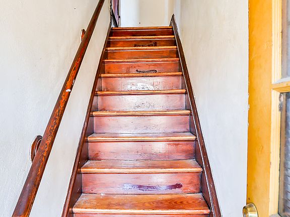 4th image of 4984-4986 Mardel Ave