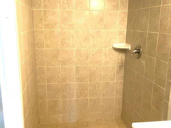4th image of 822 Booker Pl