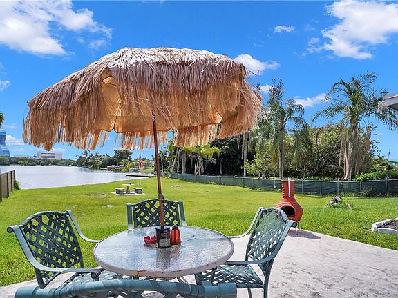 3rd image of 5620 SW 55th Avenue