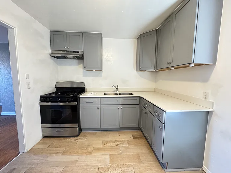 2042 NW 25th St #17 — Photo 9