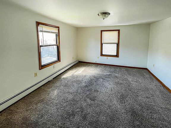 5th image of 57 Wales Ave