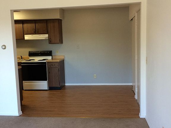 Living room (view to Kitchen)