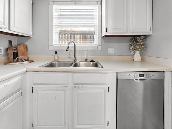 4th image of 2805 Briarcreek Ct