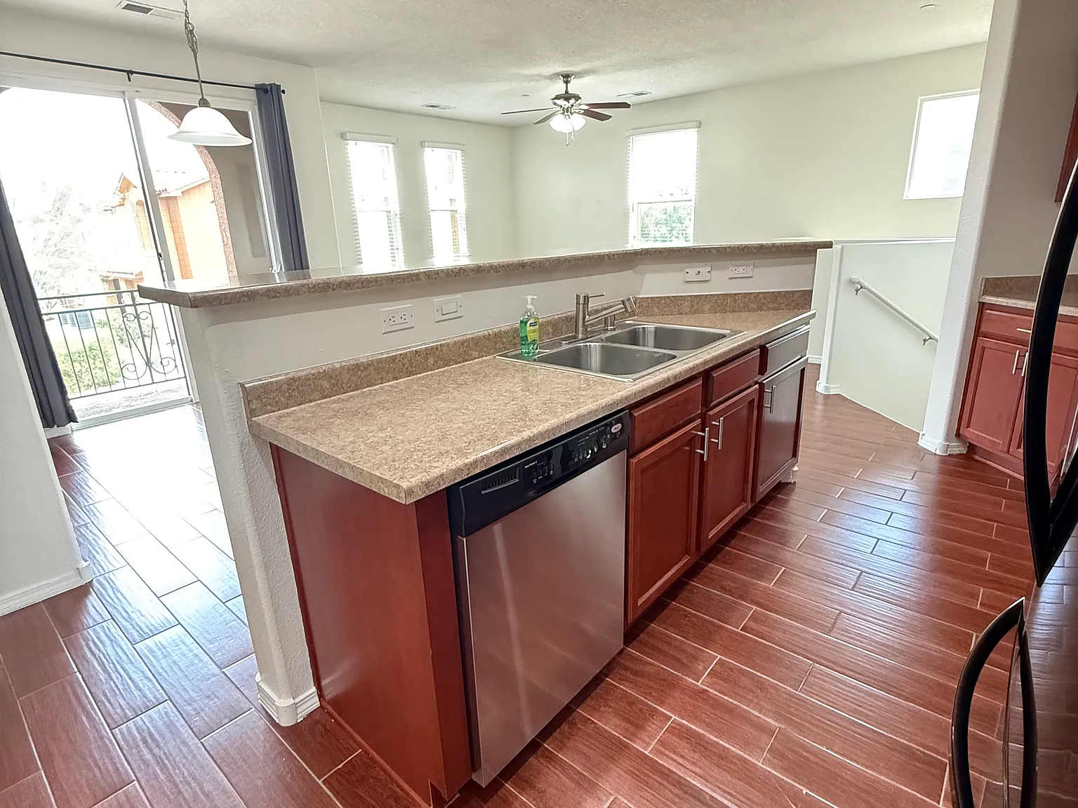 2 bed, 1184 sqft, $1,650 — Photo 3