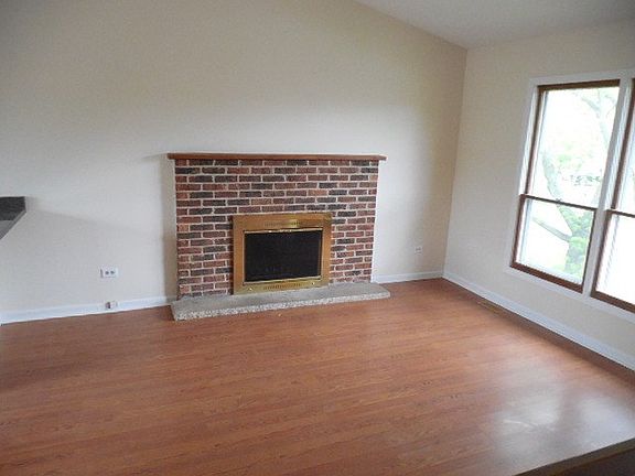 2nd image of 7329 W Woodlawn Dr