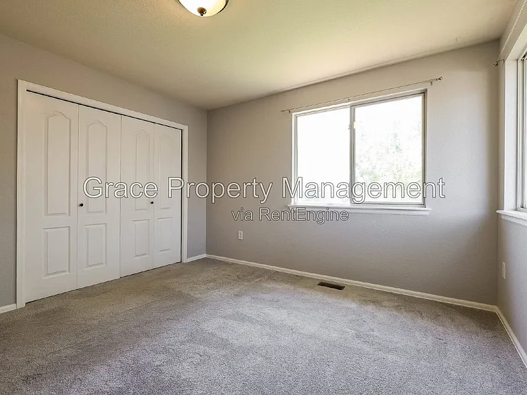 1144 E 12th Ct — Photo 17