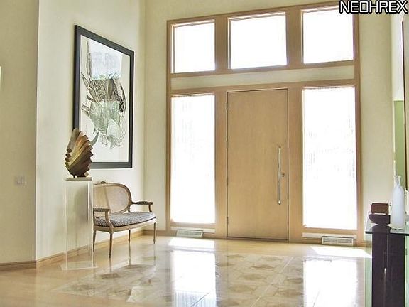 2nd image of 10 Country Ln