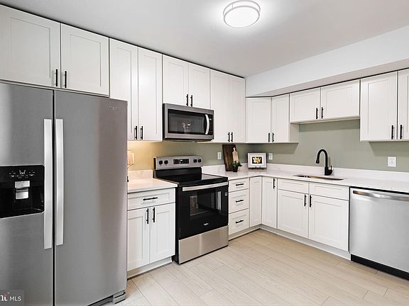 4th image of 4903 Van Walbeek Pl