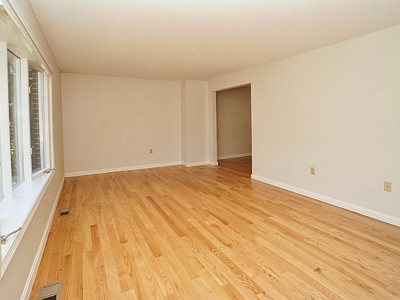 3rd image of 22 Potter Ave Unit 3