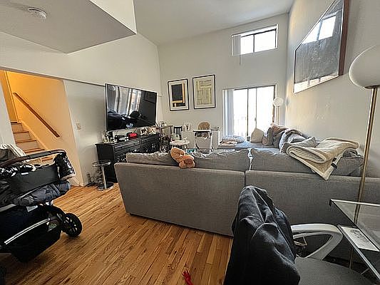 3rd image of 325 E 64th St #609