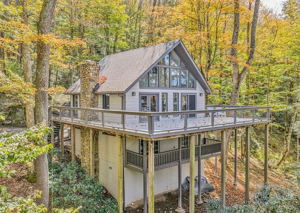 1st image of 975 Hillside Drive