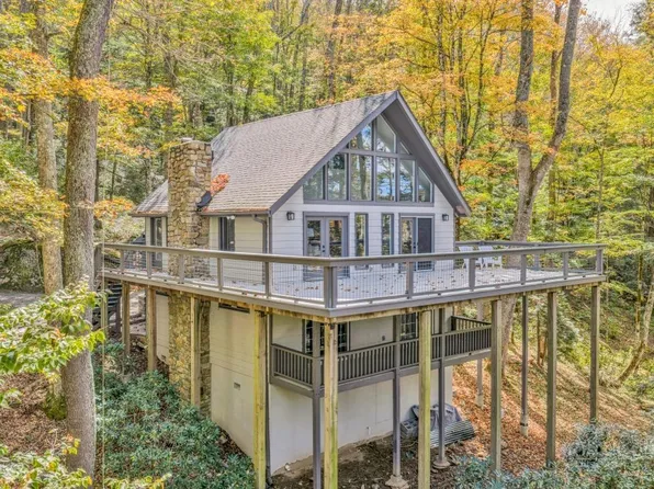975 Hillside Drive, Linville, NC 28646
