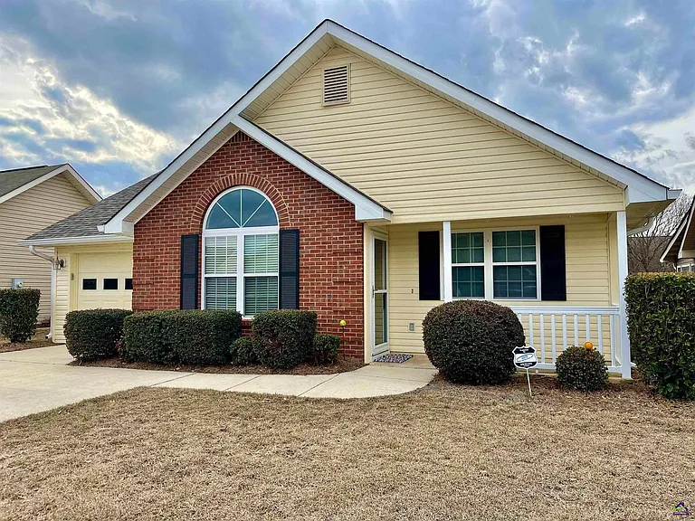 321 Deerfield Cir — Photo 3