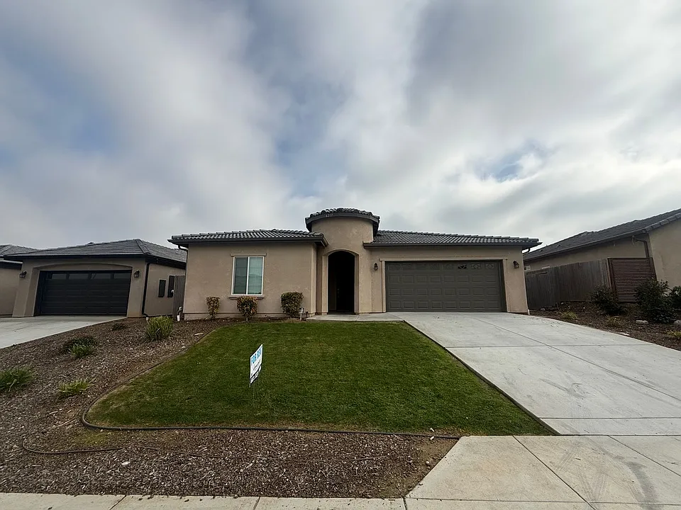 6217 Curvy Hills Dr
