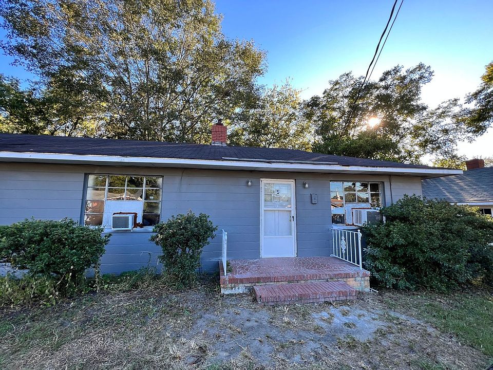 1st image of 4 206 A & B St