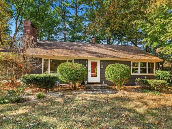 1 York Road, Hampstead, NH 03841