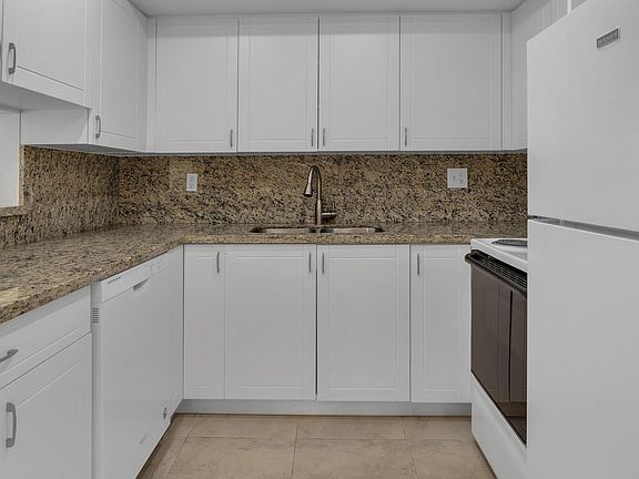 2nd image of 704 SE 2nd Ave APT 339