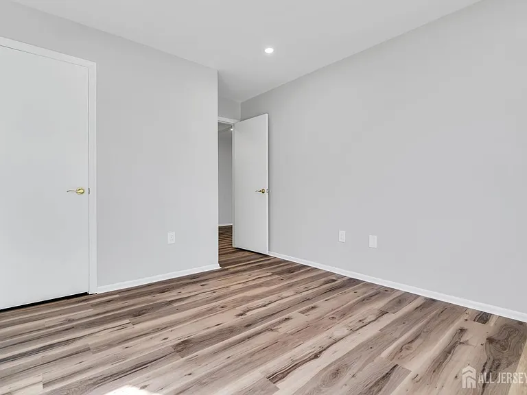812 Green Hollow Dr — Photo 15