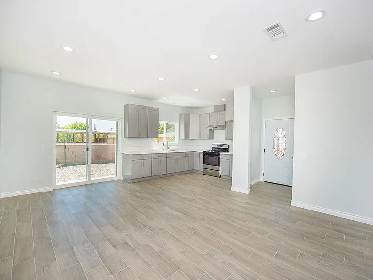 5409 Rose Ave — Photo 7