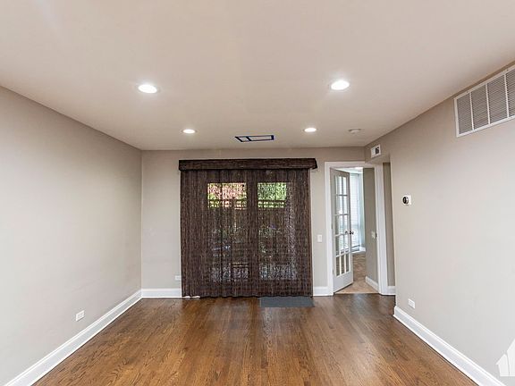 4th image of 607 W Wrightwood Ave #8103