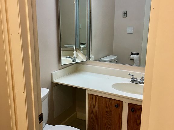 3rd image of 1518 S Woodruff Ave #1518